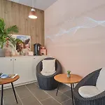 Apart-hotel Odalys Et Les Canissons Cavalaire-sur-Mer