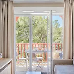 Apart-hotel Odalys Et Les Canissons