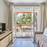 Odalys Et Les Canissons Apart-hotel