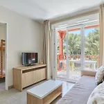 Apart-hotel Odalys Et Les Canissons Cavalaire-sur-Mer