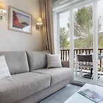 Apart-hotel Odalys Et Les Canissons Cavalaire-sur-Mer