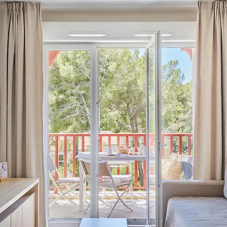 Apartmanhotel Odalys Et Les Canissons