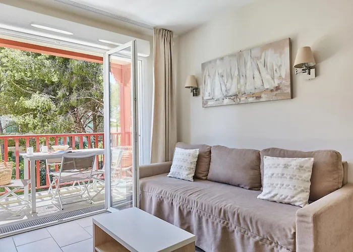 Odalys Résidence Et Les Canissons Cavalaire-sur-Mer