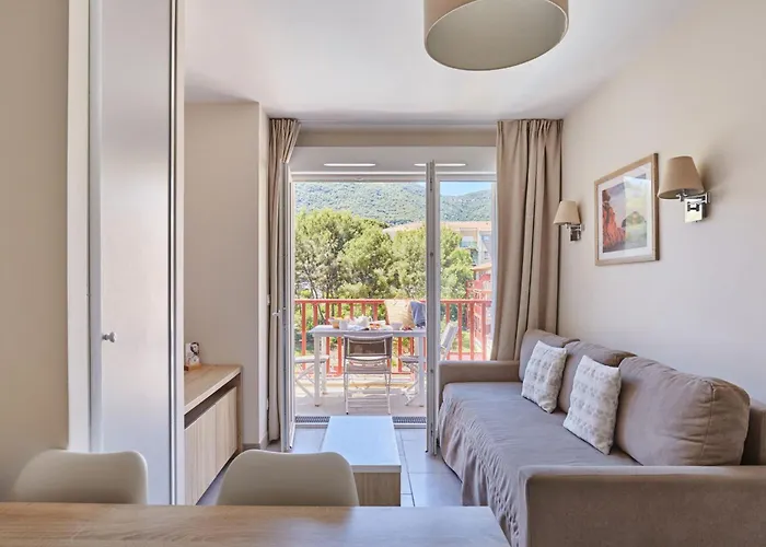 Apartahotel Odalys Résidence Et Les Canissons