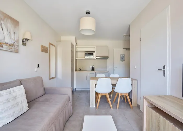 Apartahotel Odalys Résidence Et Les Canissons 4*