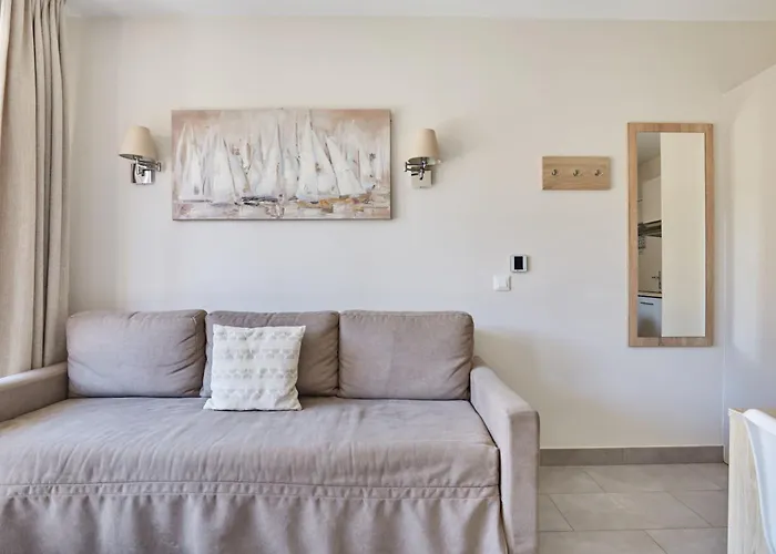 Apartahotel Odalys Résidence Et Les Canissons Cavalaire-sur-Mer