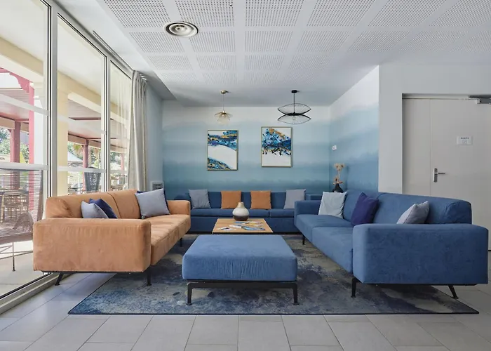 Apartahotel Odalys Résidence Et Les Canissons Cavalaire-sur-Mer