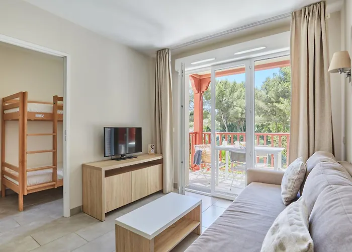 Apartahotel Odalys Résidence Et Les Canissons Cavalaire-sur-Mer