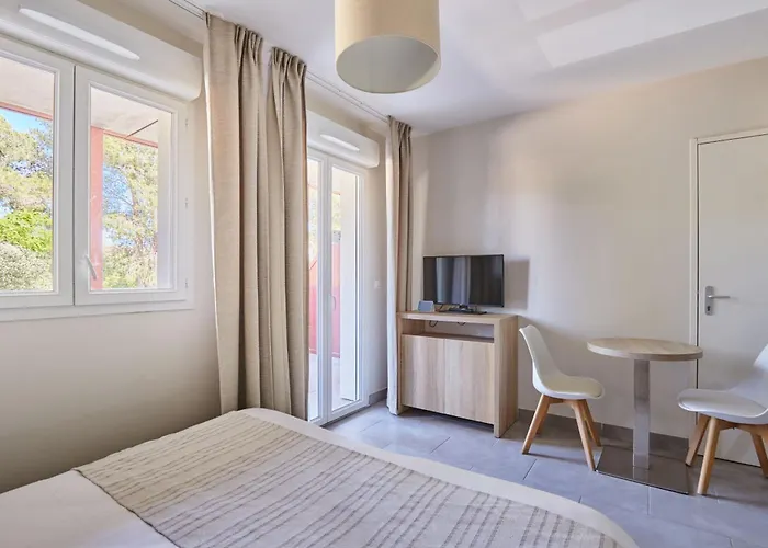 Odalys Résidence Et Les Canissons Cavalaire-sur-Mer