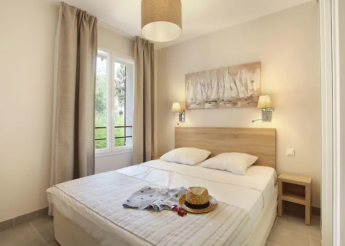 Odalys Résidence Et Les Canissons Apartahotel Cavalaire-sur-Mer