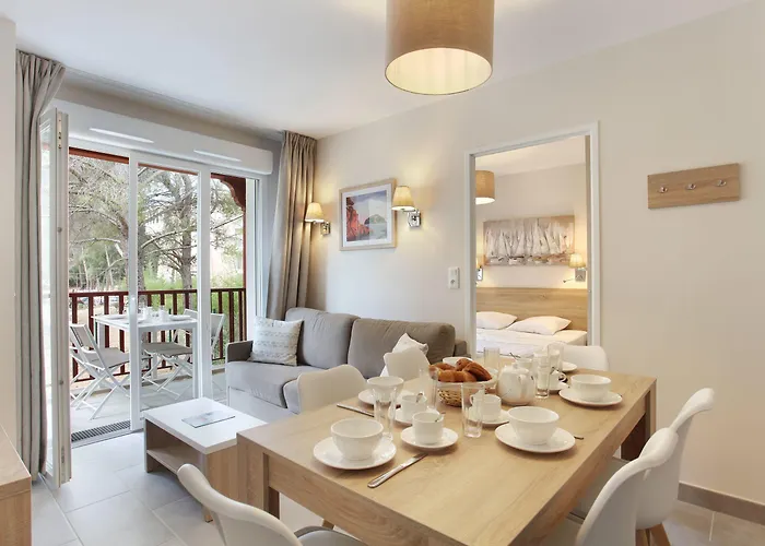 Odalys Résidence Et Les Canissons Apartahotel Cavalaire-sur-Mer